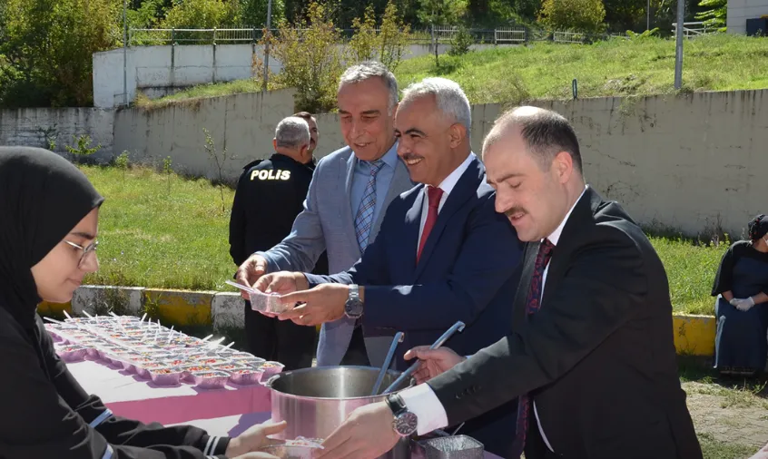 Oltu Belediye Başkanı Adem Çelebi, Aşure ve Milli Birlik Günü Etkinliğine Katıldı