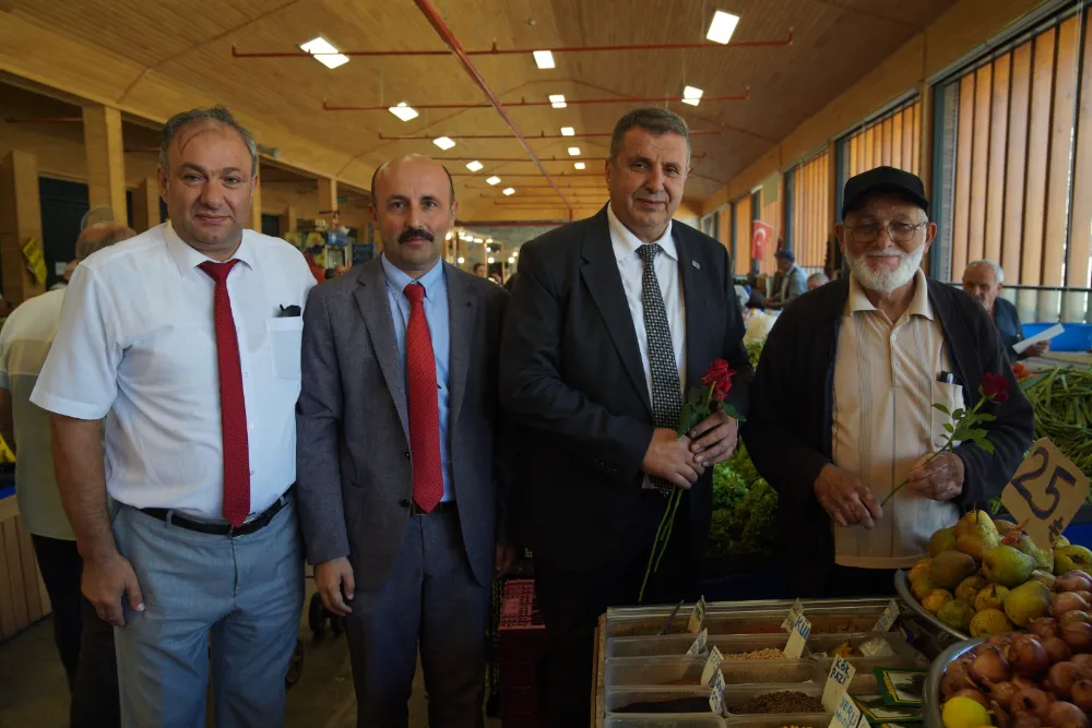 Esnaf ve sanatkarlara karanfil ve Ahilik Nasihati dağıtıldı