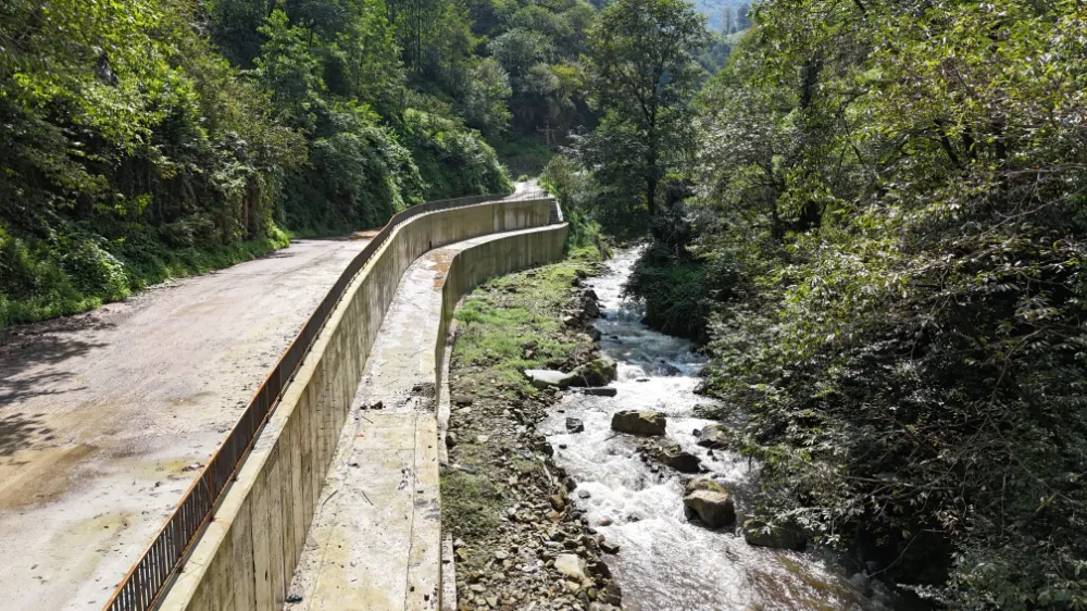 DSİ Genel Müdür Yardımcısı Kılıçaslan, Hayrat’ta Taşkın Kontrol Projesini İnceledi