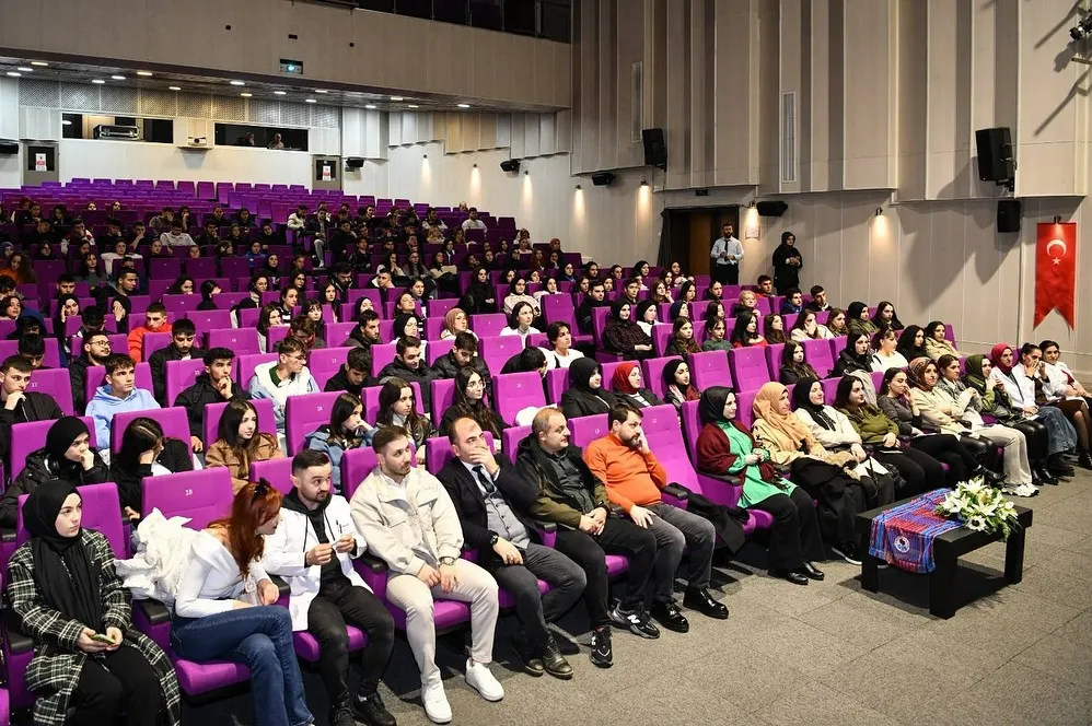 Trabzon Büyükşehir Belediyesi’nden Üniversite Adaylarına Destek Semineri