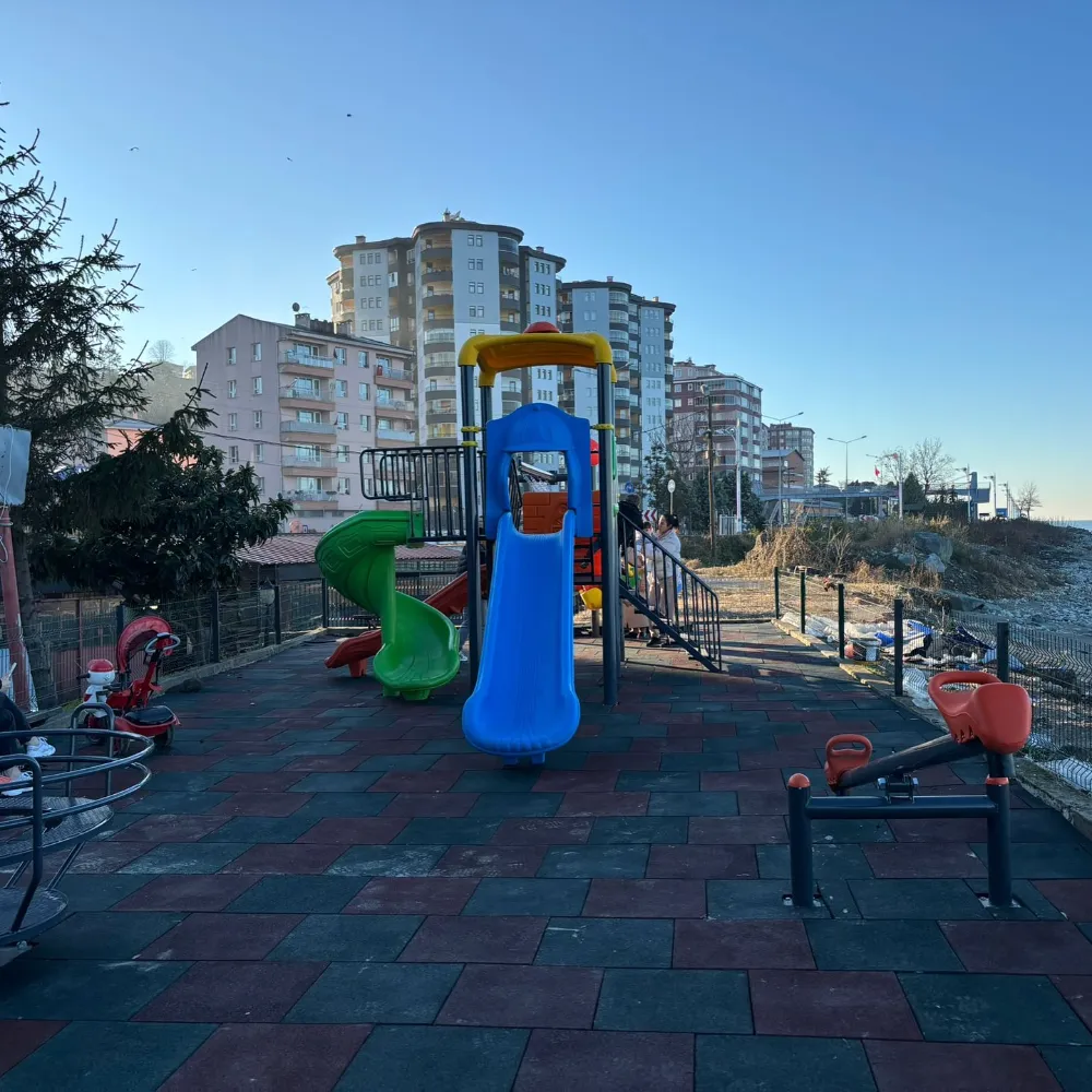 Pazar Belediyesinden Yüksel Zaman Çocuk Parkına Yenileme Çalışması