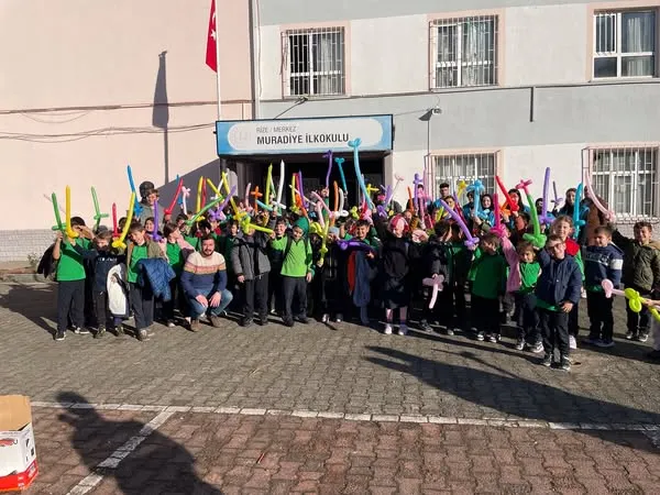 Rize Gençlik Merkezi, Minik Yürekler Kocaman Gülüşler Etkinliğiyle Öğrencilere Ulaşmaya Devam Ediyor