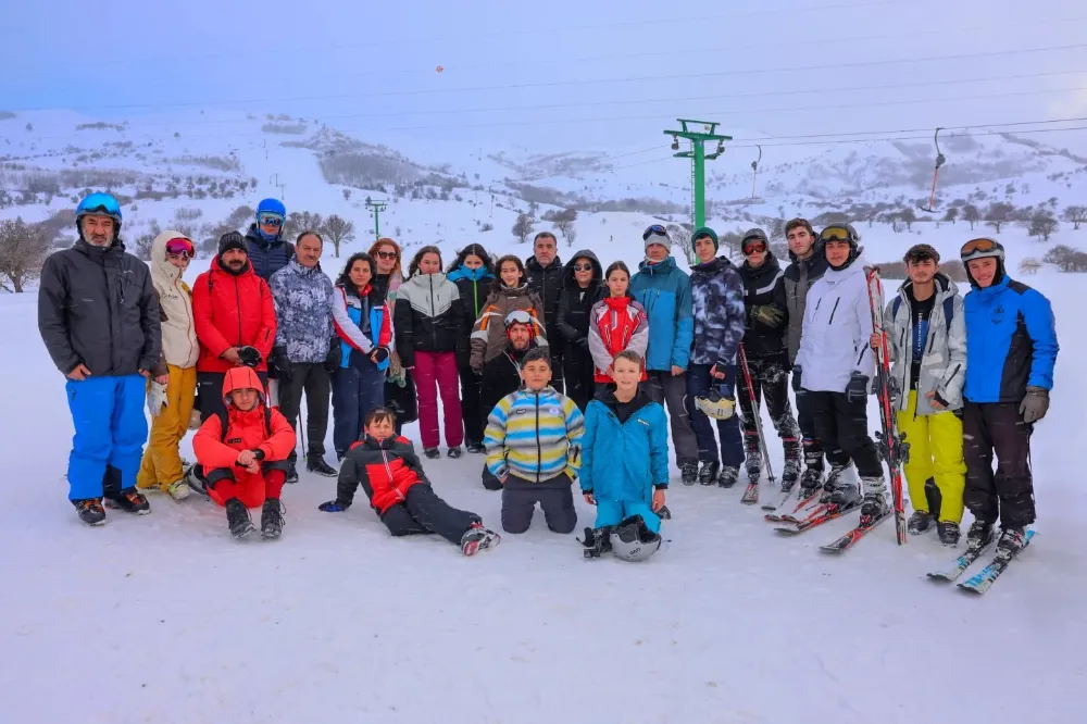 Bayburt’ta Sömestr Tatili Coşkusu: Kop Dağı Kayak Merkezi Ziyaretçilerini Ağırlıyor