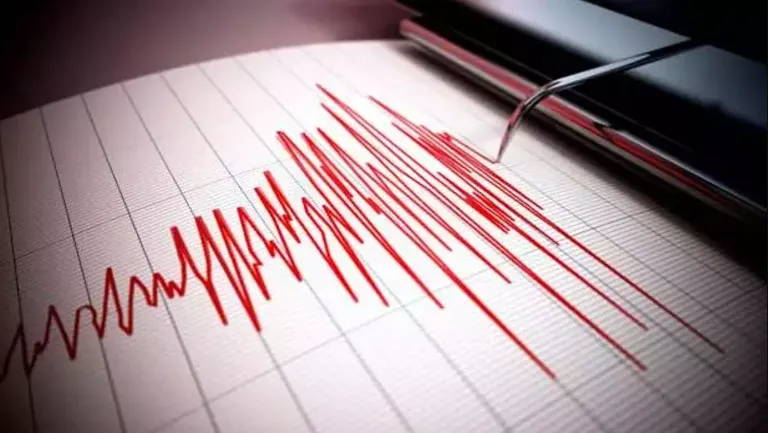 Deprem mi oldu? Kandilli ve AFAD son depremleri açıkladı... Erzincan peş peşe sallandı!