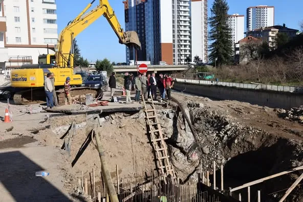 Yomra Belediye Başkanı Mustafa Bıyık, İlçedeki Çalışmaları Yerinde İnceledi