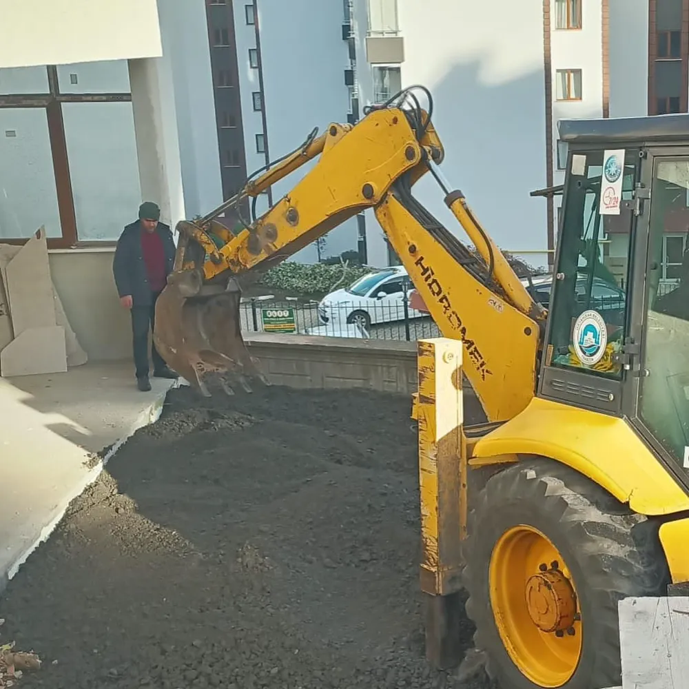 Ortahisar Belediyesi Mahallelerdeki Yol ve Çevre Düzenleme Çalışmalarına Devam Ediyor