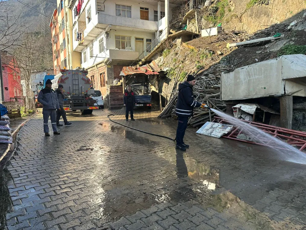 Borçka Belediyesinden Temizlik Hamlesi Sokaklar Parlıyor