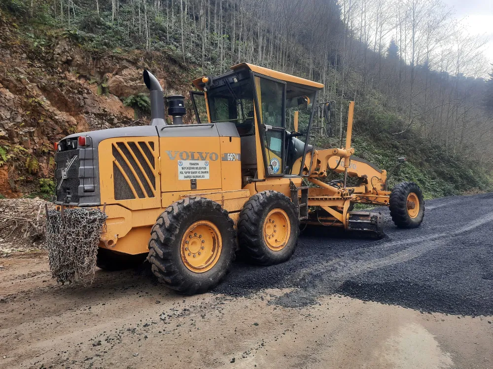 Trabzon Büyükşehir Belediyesi, 18 İlçede Yol Çalışmalarını Aralıksız Sürdürüyor