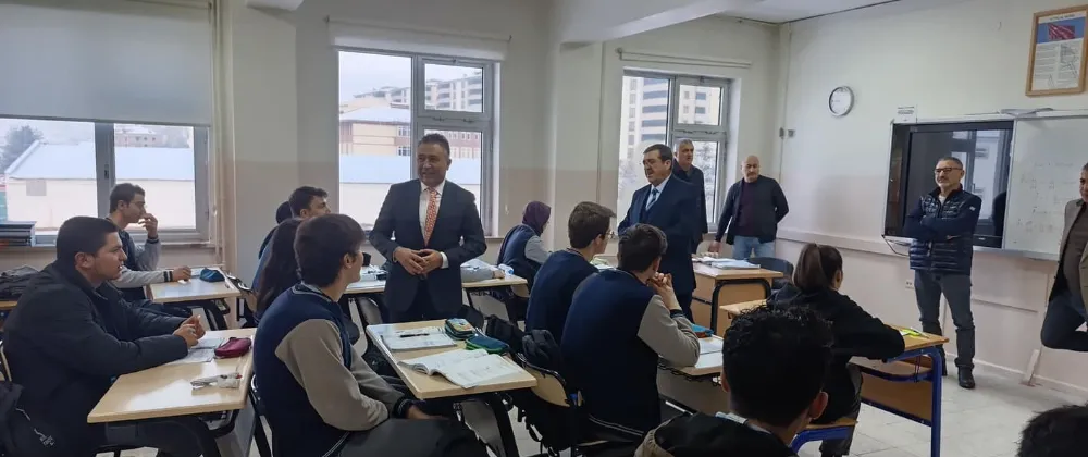 Bayburt İl Milli Eğitim Müdürü, Fen Lisesi’ni Ziyaret Etti