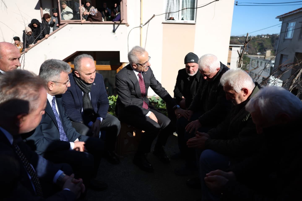 Bakan Uraloğlu, Rize’de PTT Çalışanlarının Ailelerine Taziye Ziyaretinde Bulundu