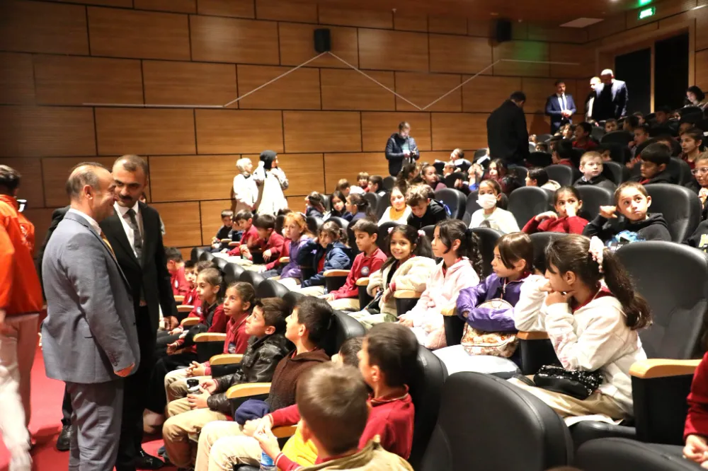 Başkan Vekili Mustafa Akbaş, Köy Okulları Sinemada Buluşuyor Etkinliğine Katıldı