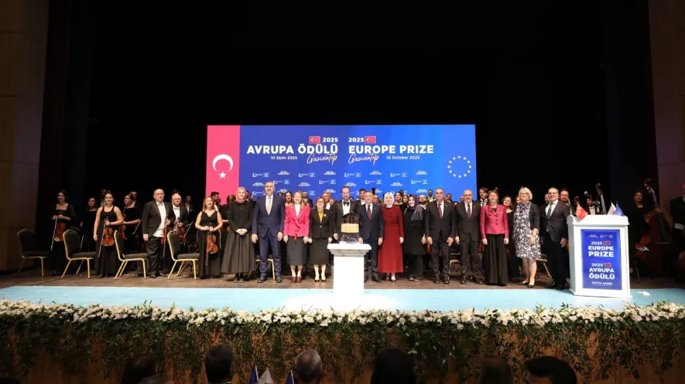 Sanat Dolu Bir Gece: Avrupa Ödülü Töreni Coşkuyla Gerçekleşti