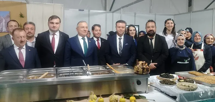 Rize İl Milli Eğitim Müdürü Akmeşe ve Protokolden Kalkandere Standına Ziyaret