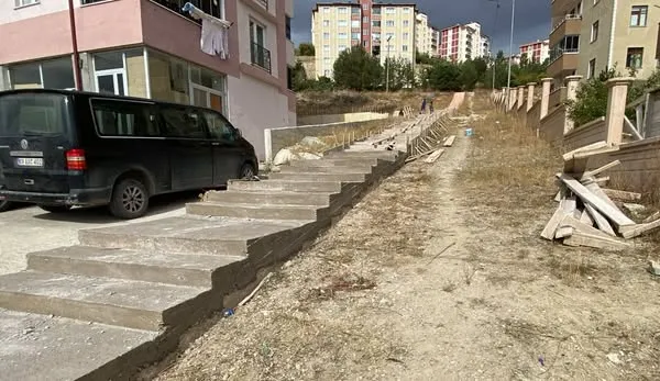 Bayburt Belediyesi’nden Hafta Sonu Mesaisi: Şehir Genelinde Temizlik ve Yapı Çalışmaları Sürüyor