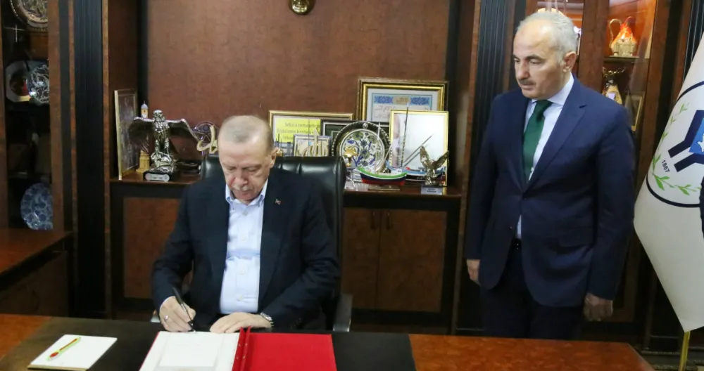 Cumhurbaşkanı Erdoğan, Rize Belediyesi’ni Ziyaret Etti