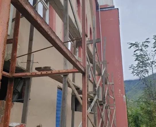 Merkez Yeni Camii’nin Dış Cephe Boyama Çalışmaları Başladı