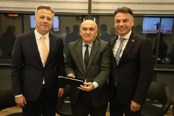 Maçka Belediyesi, İlçe Millî Eğitim Müdürü Yaşar Adıgüzel İçin Veda Programı Düzenledi