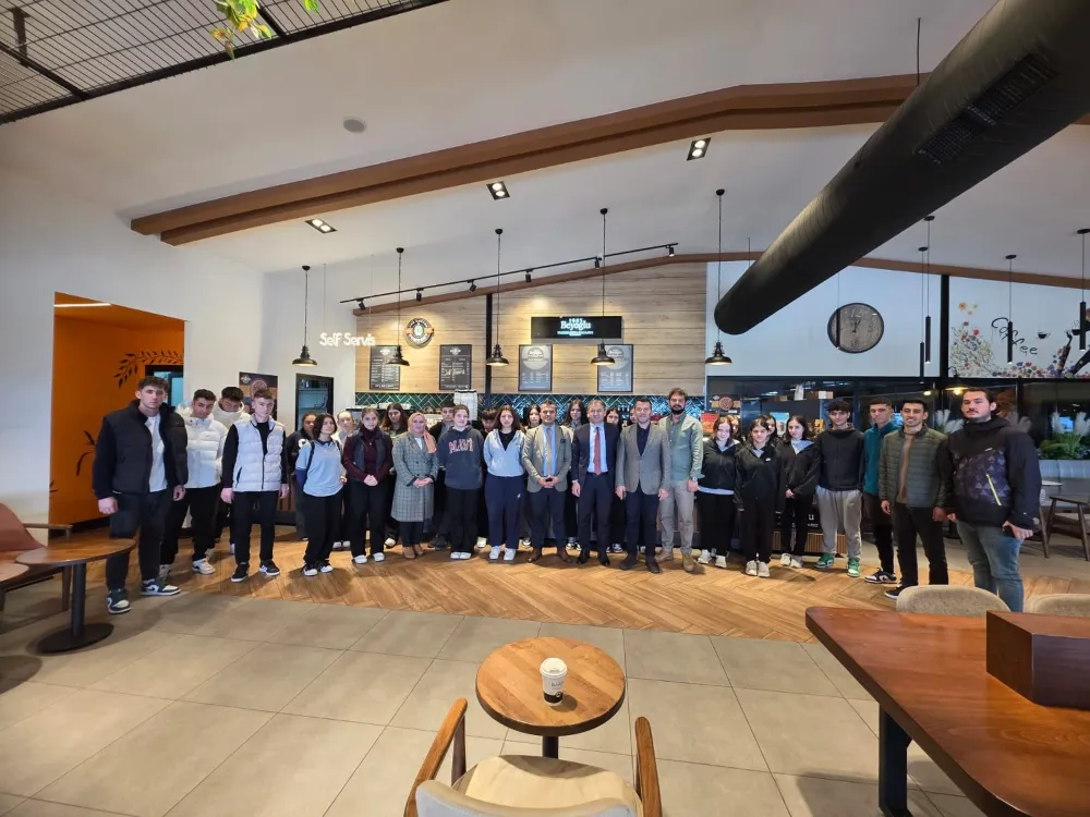 Öğrenciler profesyonel kahve hazırlama becerilerini geliştirmek için sektörel geziye katıldı