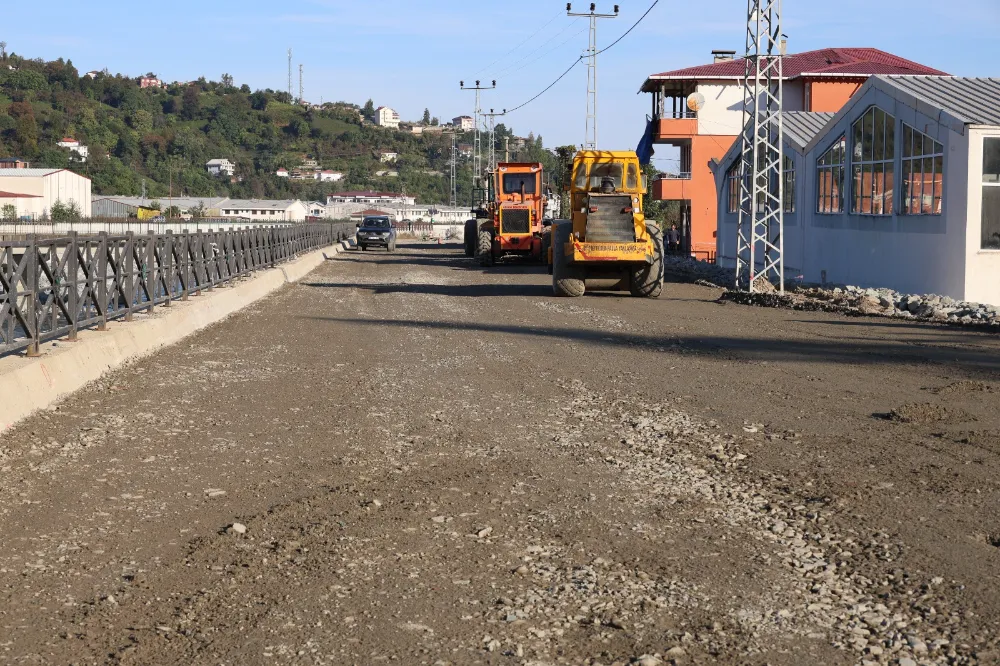 Başkan Ataselim, Cumhuriyet Mahallesi’ndeki Yol Çalışmalarını Yerinde İnceledi