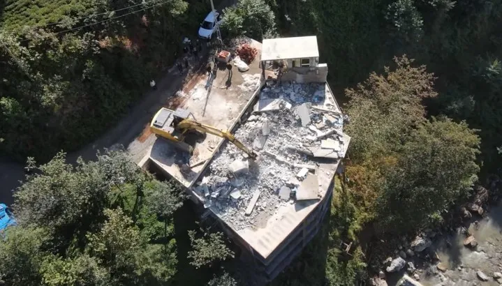 Fırtına Vadisi’nde Kaçak ve Riskli Yapılar Kararlılıkla Kaldırılıyor
