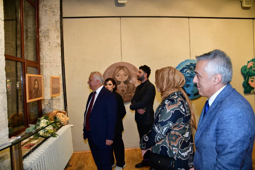 Vali Aziz Yıldırım Trabzon Anıları Sergisini Ziyaret Etti