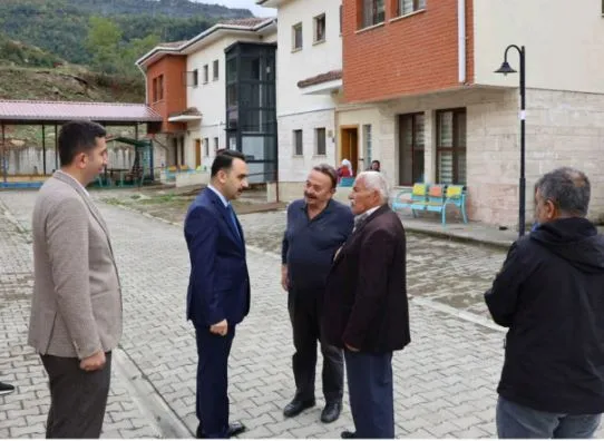 Kaymakam Zafer Şahin’den Dünya Yaşlılar Günü’nde Huzurevi Ziyareti