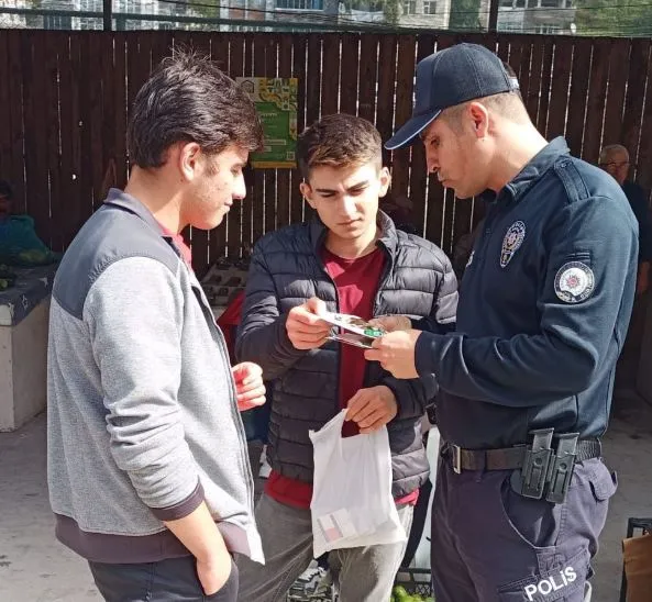 Ardanuç’ta Pazar Alanında Vatandaşlara Bilinçlendirme Çalışması Düzenlendi