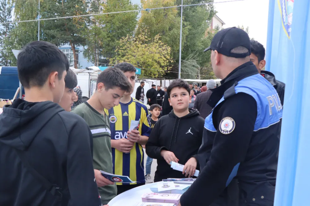 Toplum Destekli Polislikten Adnan Menderes Mahallesi Semt Pazarında Bilgilendirme Standı