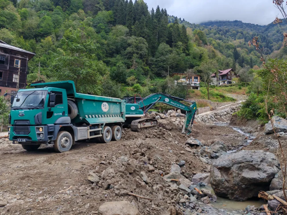 Rize’de DSİ Ekiplerinden Yoğun Çalışma: Konaklar ve Andon’da Makinalı Çalışmalar Sürüyor