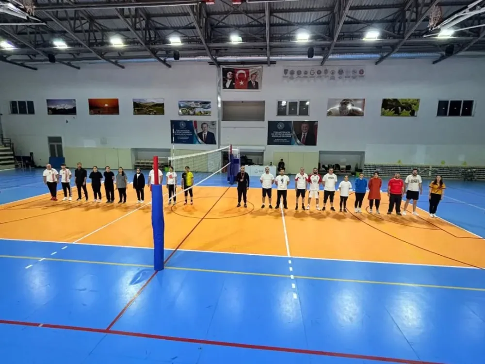 Arhavi’de 29 Ekim Cumhuriyet Bayramı Voleybol Turnuvası Heyecanı Devam Ediyor