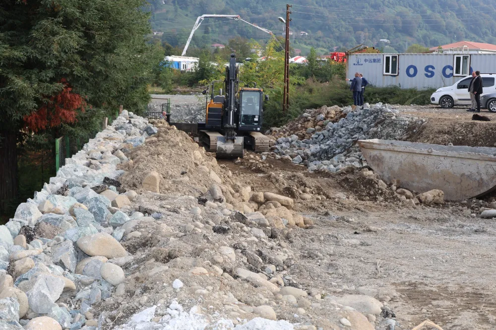 Başkan Ataselim, Yol Genişletme Çalışmalarını Yerinde İnceledi