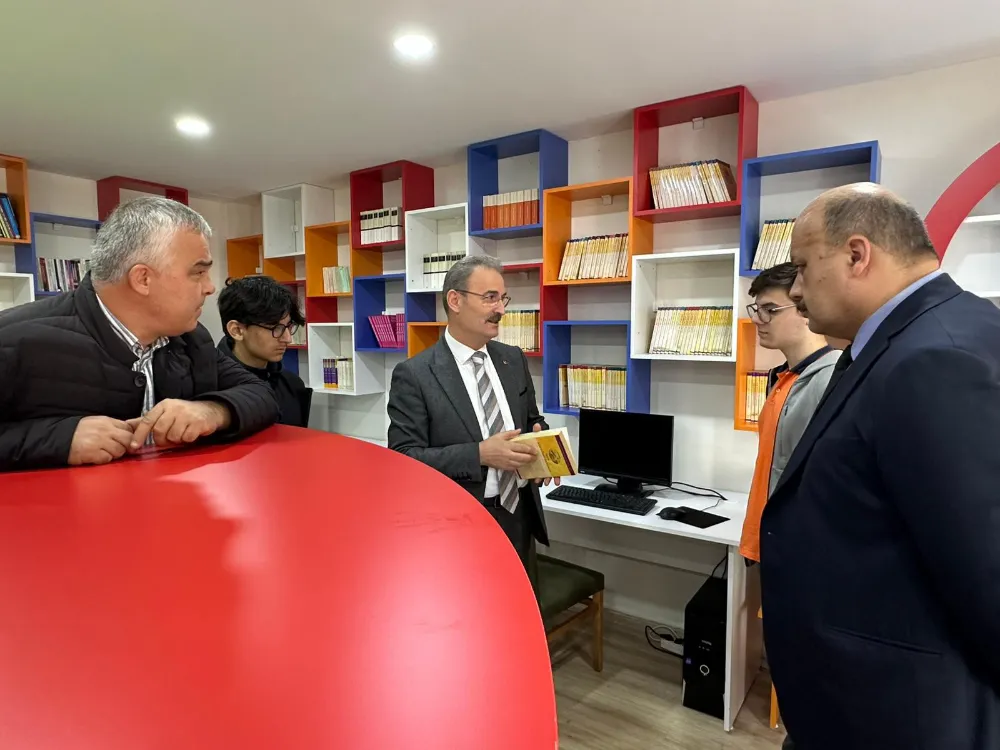 Belediye Başkanı Refik Kurukız, Şalpazarı Anadolu Lisesi’ndeki Ahmet Minguzi Kütüphanesi’ni Ziyaret Etti