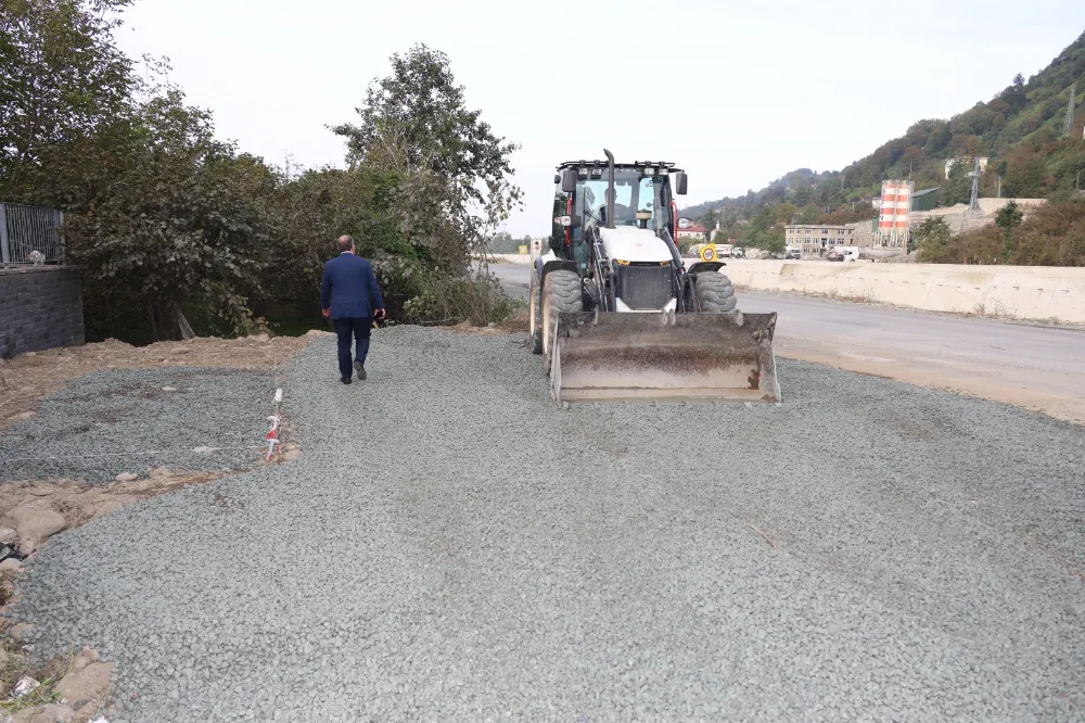 Başkan Ataselim, Üniversite Noktasındaki Dolmuş Durağı Çalışmalarını Yerinde İnceledi