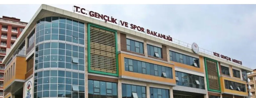 Gençlik Spor Beceriksizlerin Elinde Mi?