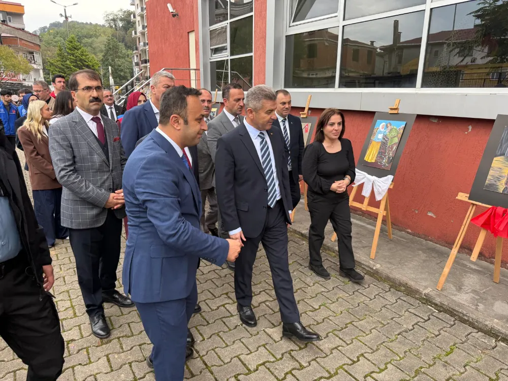 Hopa Gençlik Merkezi’nde Anlamlı Ağaç Dikimi Etkinliği