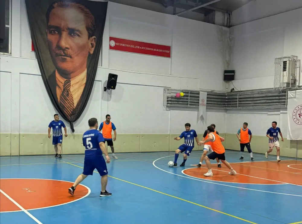 Şalpazarı’nda Kurumlar Arası Futsal Turnuvasında Yarı Final Heyecanı Başladı