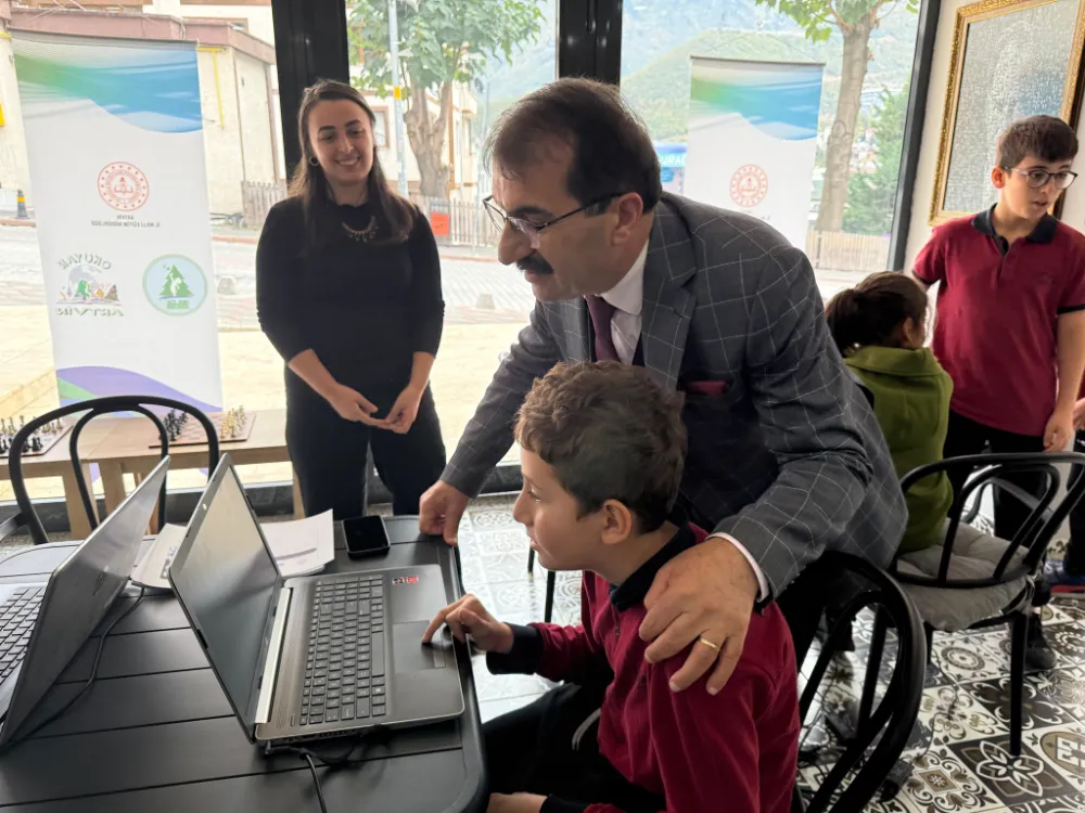 Artvin’de Öğrenciler MEBİ Atölye Çalışmalarında Dijital Eğitime Katıldı