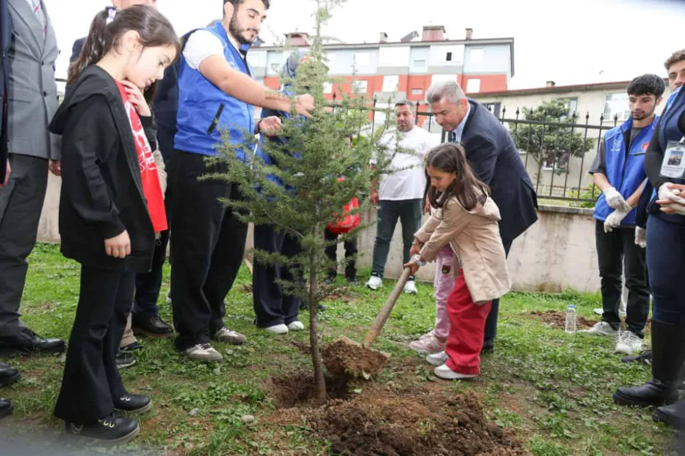 Artvin Valisi Turan Ergün, Hopa’da Gençlik Faaliyetlerini İnceledi