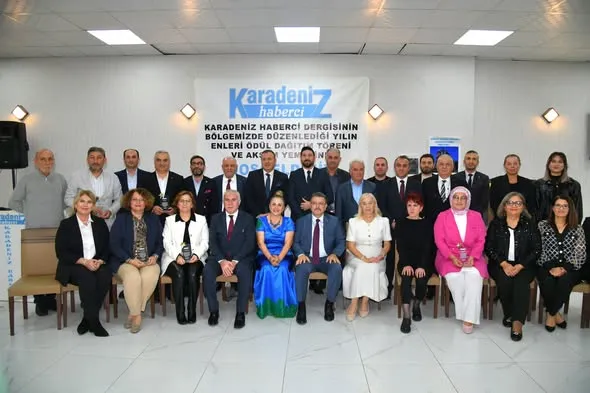 Başkan Memiş, “Yılın İl Belediye Başkanı” Ödülünü Aldı