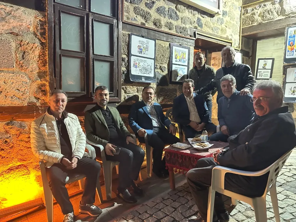 AK Parti Erzurum İl Başkanı Küçükoğlu, Firfırik Dergisi’ni Yeni Hizmet Binasında Ziyaret Etti
