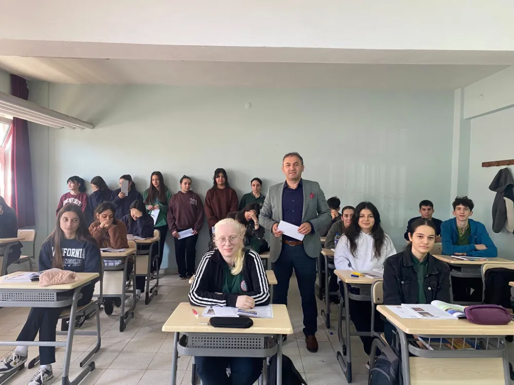 Beşikdüzü’ndeki Öğrencilere Dijital Eğitim Desteği Sunuldu