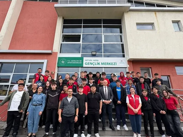 Hopa Gençlik Merkezi’nde Gençlerle Dolu Dolu Bir Gün