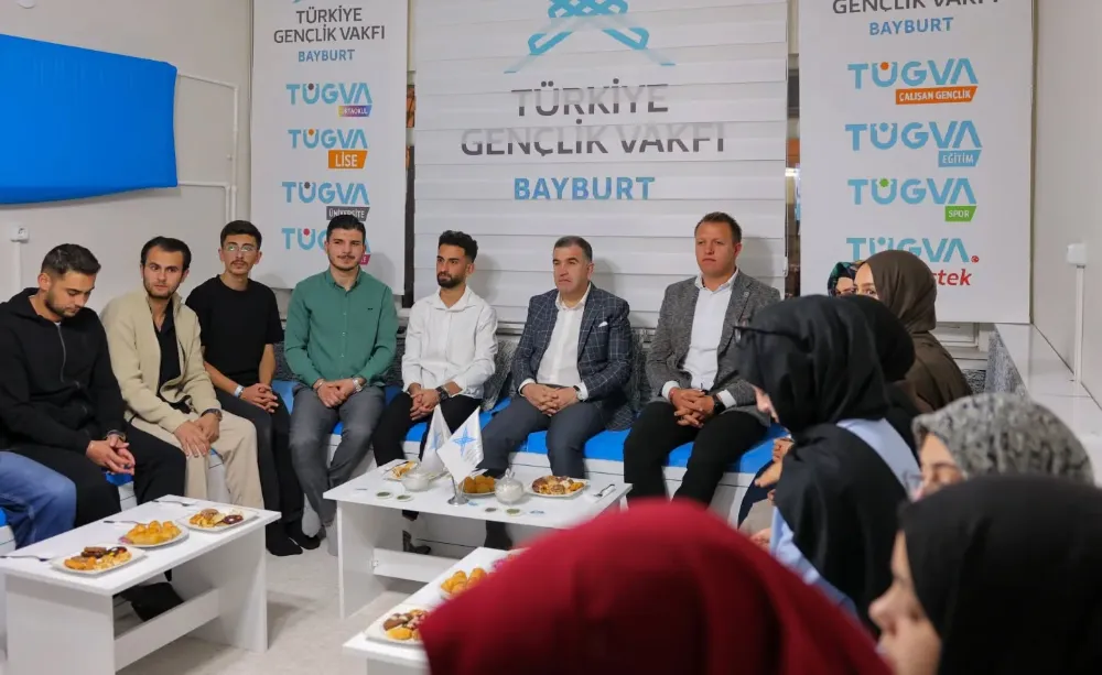 Vali Eldivan, TÜGVA Bayburt İl Temsilciliği’nin Ehilden Nesile Programına Katıldı