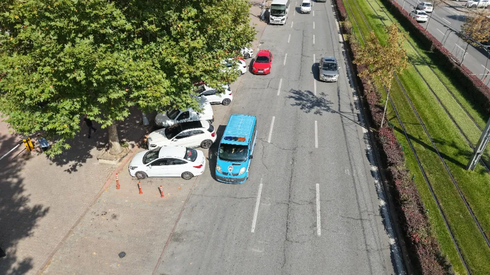 Zabıtadan yaya yoluna park eden araç ve sürücülerine denetim