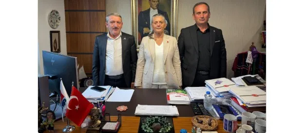 CHP Trabzon Milletvekili Sibel Suiçmez, Düzköy İlçe Yöneticileriyle Güncel Siyasi Gelişmeleri Değerlendirdi