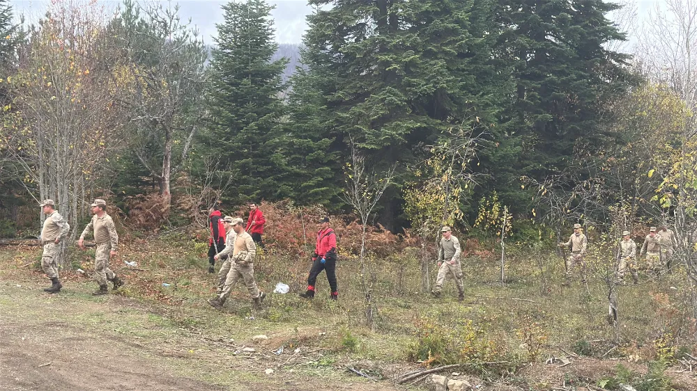Anne ve oğlunun cesedinin bulunduğu bölgede kayıp çanta ile ayakkabı bulundu, telefona ulaşılamadı