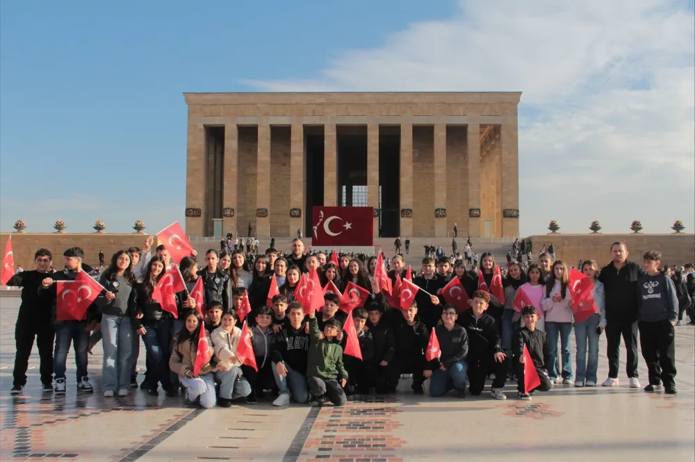 Hopa Belediyesi Öğrencileriyle Anıtkabir Ziyaretinde