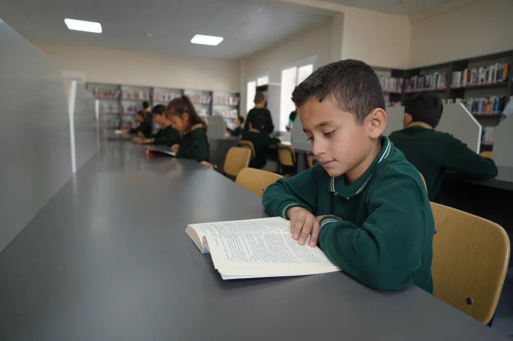 Yenilenen kütüphane çocukların renkli dünyası oldu