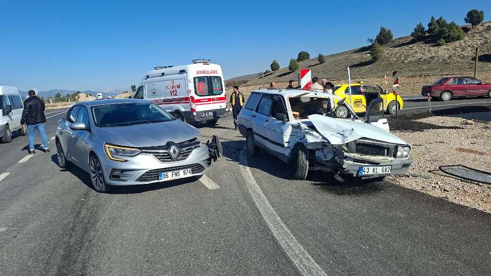 Hisarcık’ta iki otomobil çarpıştı, 1 yaralı