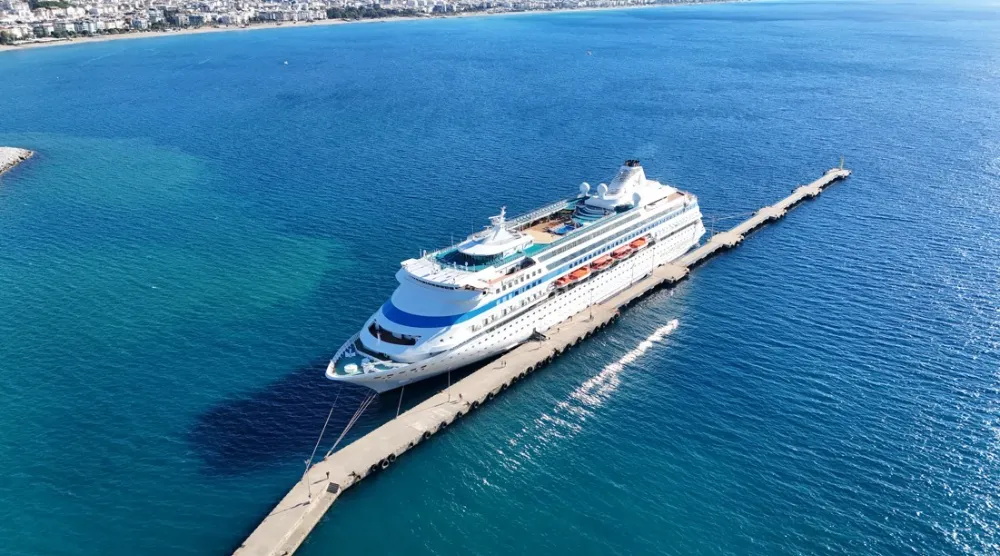 Lüks kruvaziyer 616 yolcu ve 435 mürettebatıyla Alanya